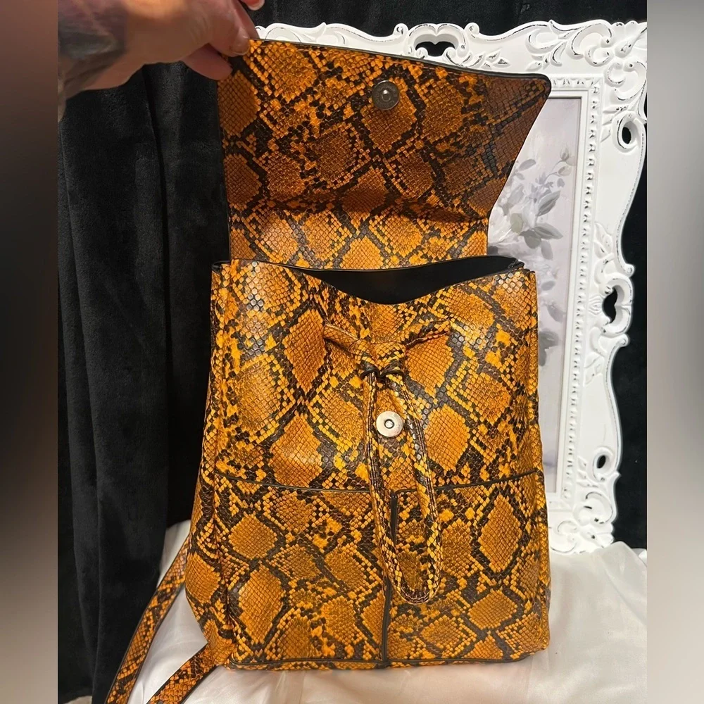 🧡Orange Snake Print faux leather Backpack🧡